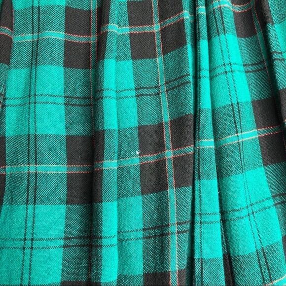 RUSS Plaid Pleated Skirt, Green Black - Picture 12 of 14